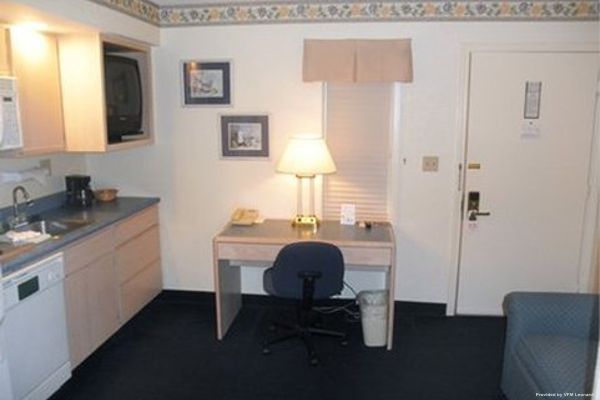 Lees Inn And Suites Evansville